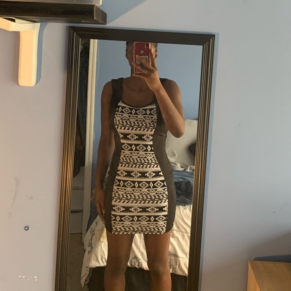 Dress - Picture 3 of 5